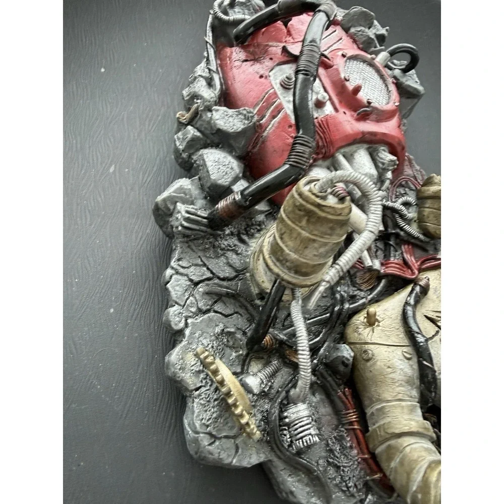 2001 Marvel Entertainment Comics Iron Man Battle Damaged Hand Wall Hook Hanger